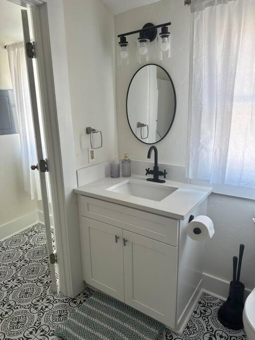 Cedar Street Retreat - Unit D Apartment เซนต์ออกัสติน ภายนอก รูปภาพ